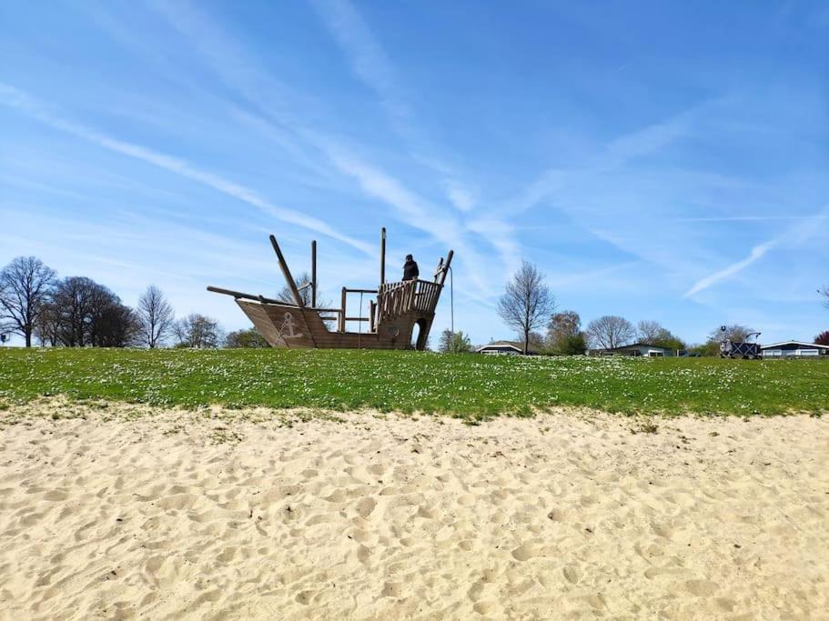 Luxus Im Schönen Recratiepark De Veerstal *